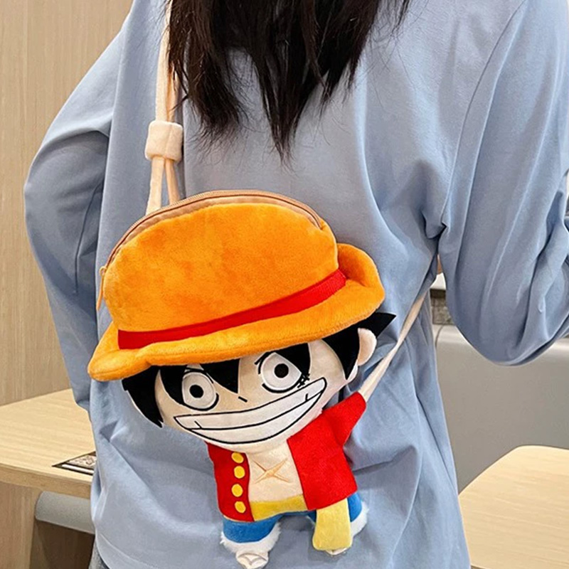 Anime One Piece Merchandise - กระเป๋าสะพายไหล่ตุ๊กตาวันพีซแบบใหม่ กระเป๋าสะพายข้างตุ๊กตาแขนยาวสุดสร้างสรรค์ กระเป๋าเก็บของแบบซิปขนาดใหญ่พกพาสะดวก ของขวัญสำหรับเพื่อน